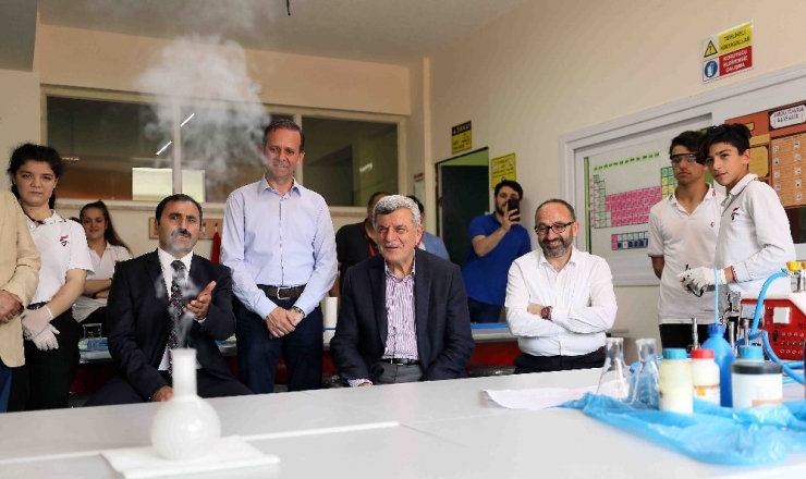 Başkan Karaosmanoğlu, “Eğitime Desteğimiz Her Yıl Artarak Sürecek”