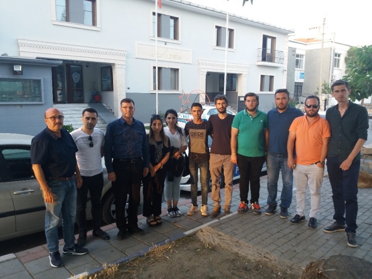 Foça’da Broşür Dağıtan Ak Parti’li Gençlere Saldırı