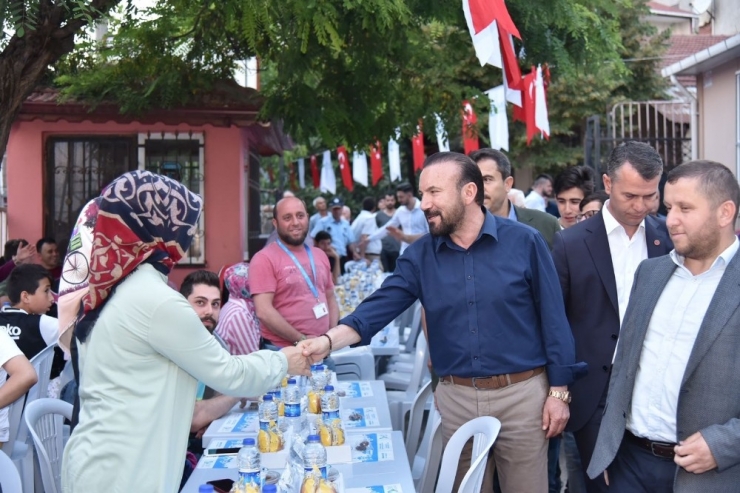 İzmit’te 2 Bin Kişi İftar Sofrasında Buluştu