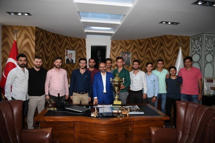 Başkan Üzülmez, Uzunçiftlikspor Kulübü’nü Ağırladı