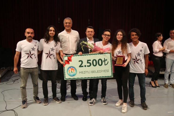 Mezitli’de Liseler Şarkılarla Yarıştı