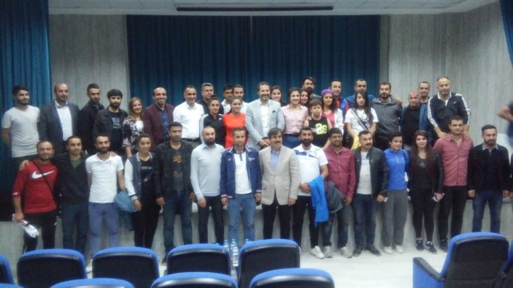 Başkan Gür, Sporcularla Bir Araya Geldi