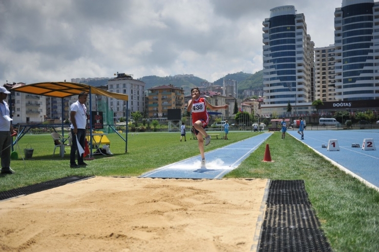 Trabzon’da Küçükler Atletizm Festivali Bölge Şampiyonası Yapıldı