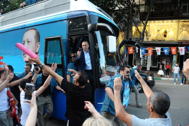 Cumhurbaşkanı Erdoğan Bursa’da Halkı Selamladı