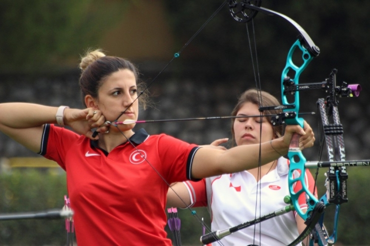 Milli Okçuya Ay-yıldızlı Kolye