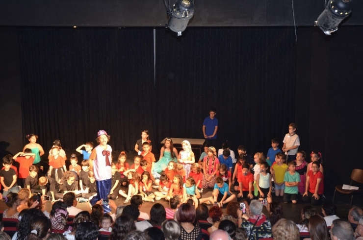 Kuşadası’nda Drama Kursiyerleri Seyirci Karşısına Çıktı