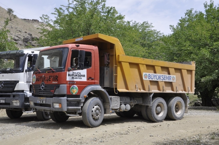 Arguvan’da Yol Çalışmaları Sürüyor