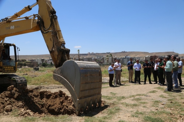 Cizre’de Bilim Merkezi İçin İlk Kazma Vuruldu