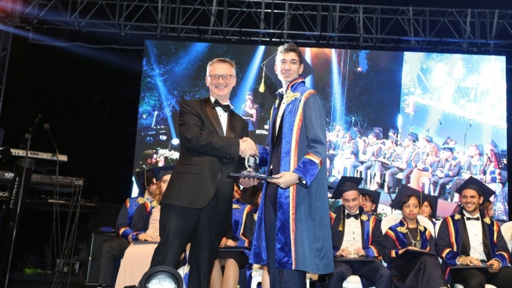 Tarabya İngiliz Okulları’nın Mezuniyet Töreni Gerçekleşti