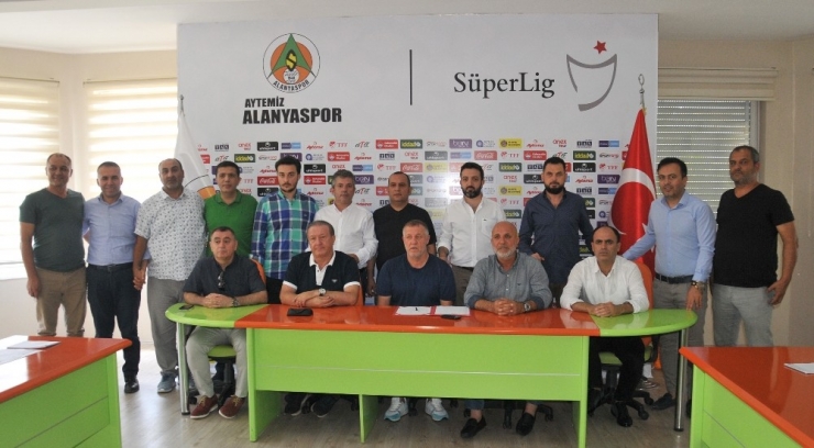 Alanyaspor, Mesut Bakkal İle Sözleşme Yeniledi