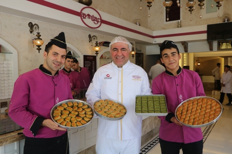 Baklavaya Antep Fıstığı Darbesi