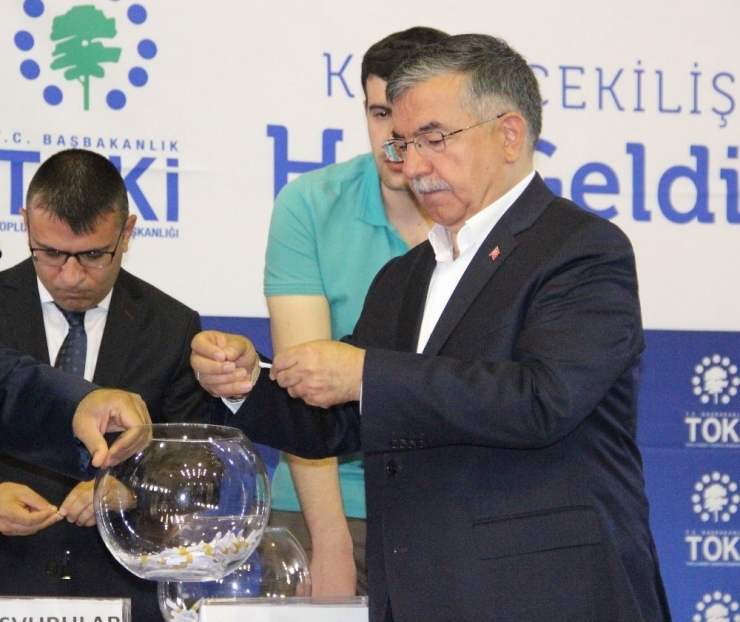 Sivas’ta Toki Konutlarının Kuraları Çekildi