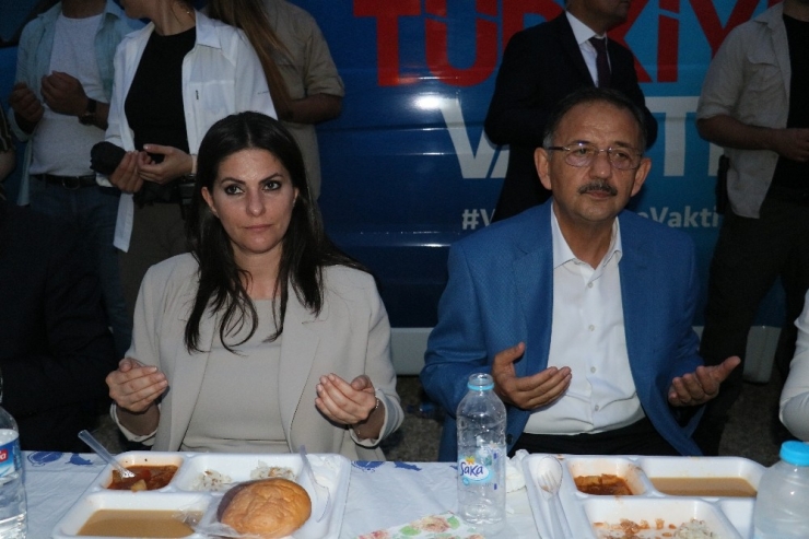Bakan Sarıeroğlu Ve Bakan Özhaseki İftar Sofrasında Vatandaşlarla Buluştu