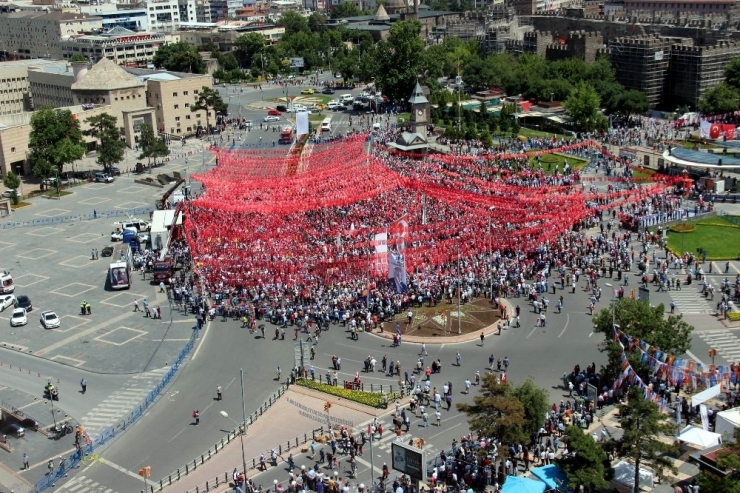 Muharrem İnce: “Tünelin Ucunda Işık Göründü Ama Yakıt Bitmesin Biraz Daha Ateşleyin"