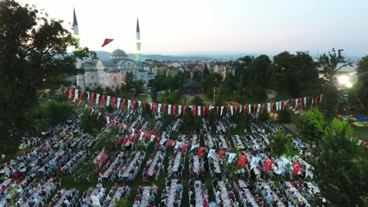 Kartepe’de 6 Bin Kişi Kent İftarında Buluştu