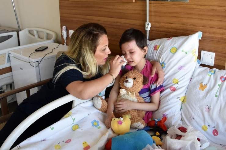 Annelerini Kaybeden Afgan Çocuklara Şefkat