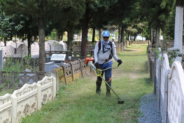 Sakarya’da Mezarlıklar Bayrama Hazırlanıyor