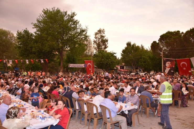 Adala Mahallesi’nde İftar Sofrası