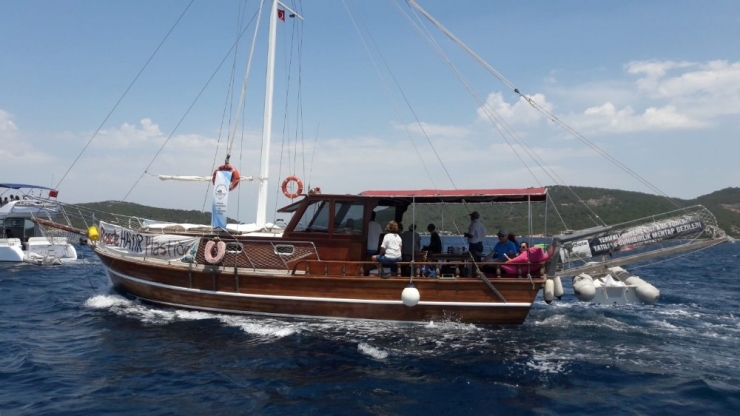 Ayvalıklı Gezi Teknecilerinden Anlamlı Çevre Temizliği