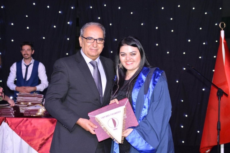 Yakın Doğu Üniversitesi’nde Mezuniyet Coşkusu