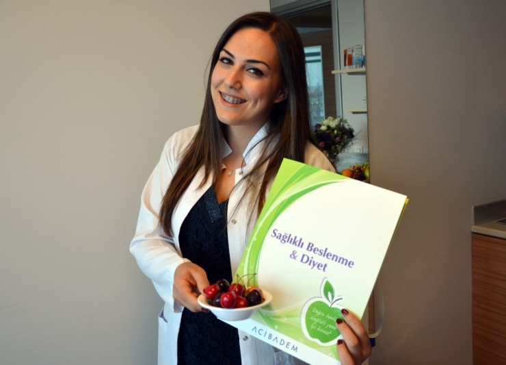 Diyetisyen Çisem Gündüz: "Ramazan Bayramı’nda Kişiler ‘Hayır’ Demesini Bilmeli"