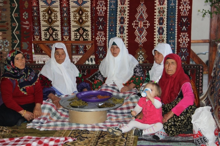 Tarihi İftar Sofrasında Oruç Açtılar