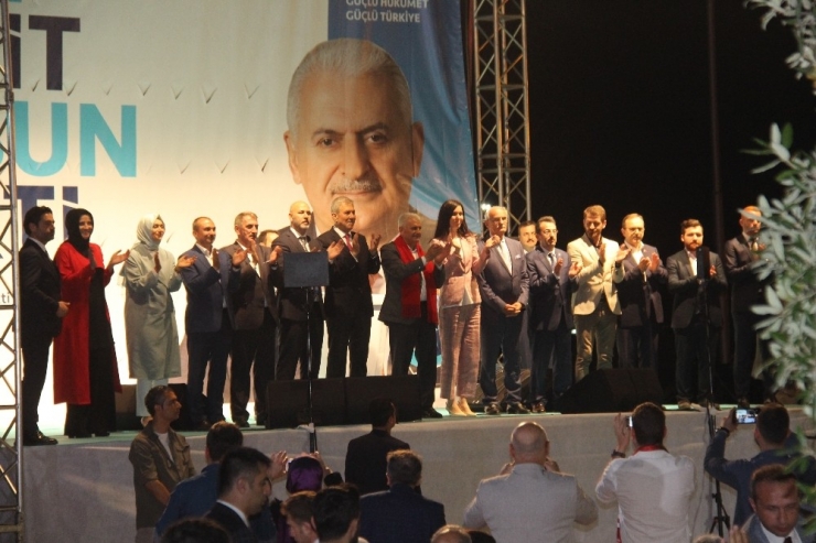 Başbakan Binali Yıldırım: “Cumhurbaşkanı Adaylarından Biri Terör Destekçisini Ziyarete Gitti”