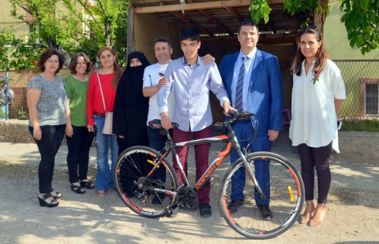 Sosyal Sorumluluk Projelerinden Yararlanan Hasta Ve Ailelerine Ziyaret