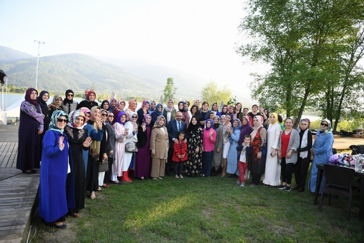 Başkan Üzülmez, Kartepeli Kadınlarla Buluştu