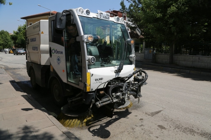 Bayram Öncesi Cadde Ve Sokak Temizliği