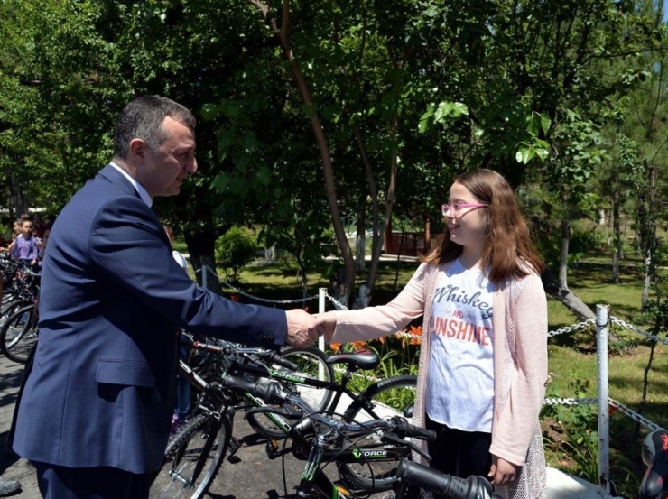 Vali Büyükakın’dan Bisikletli Teşekkür