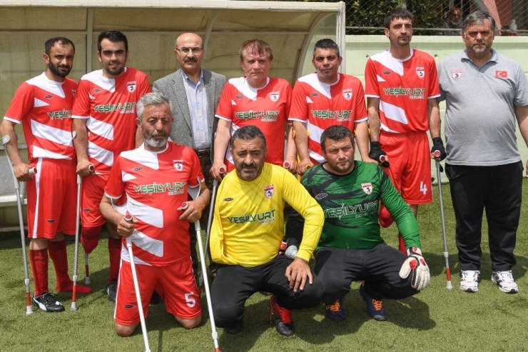Adana’da Amatör Spor Kulüplerine 376 Bin Lira Yardım