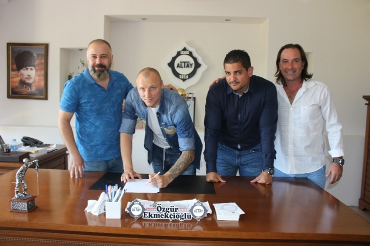Altay’da İlk İmza Ivanov’a