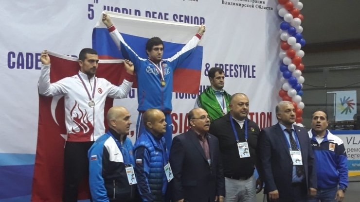 Akhisarlı Güreşçi Oğuzhan Cemil Çiçek, Dünya İkincisi Oldu