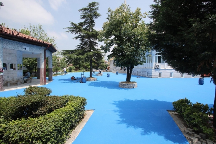 Gazi Sülayman Paşa Camii Ve Bahçesi Bayrama Hazır