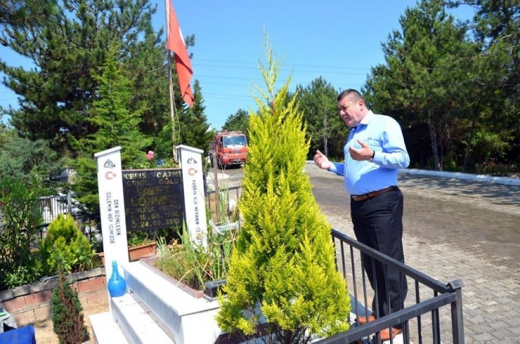 Tekin’den Merhum Belediye Başkanlarının Kabirlerini Ziyaret Etti