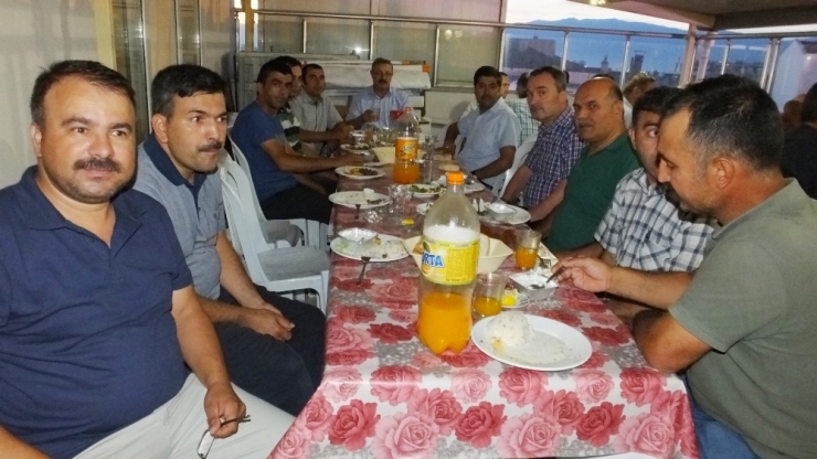 Burhaniye’de İlim Yayma Cemiyeti İftarı Sivil Toplum Örgütlerini Buluşturdu