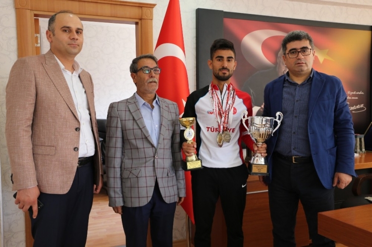 Milli Atletten Kaymakam Çetin’e Ziyaret