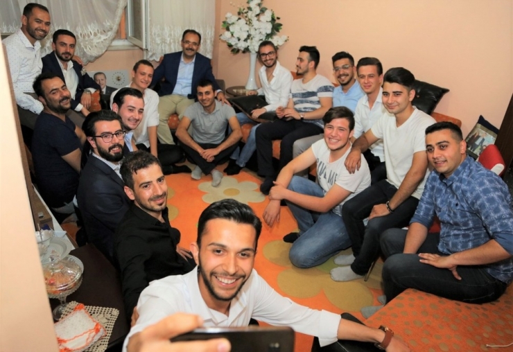 "Başkanım İftarı Yaptık Çaya Bekliyoruz" Tweetini Başkan Karşılıksız Bırakmadı