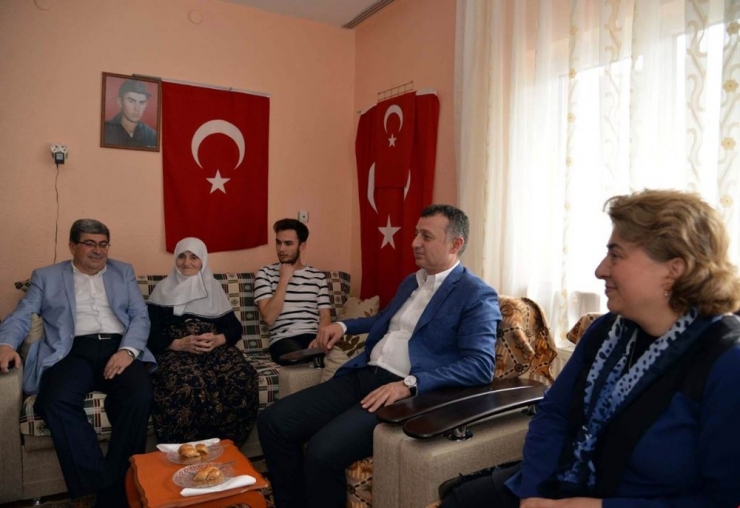 Bilecik Valisi Büyükakın’dan Şehit Ailelerine Ziyaret