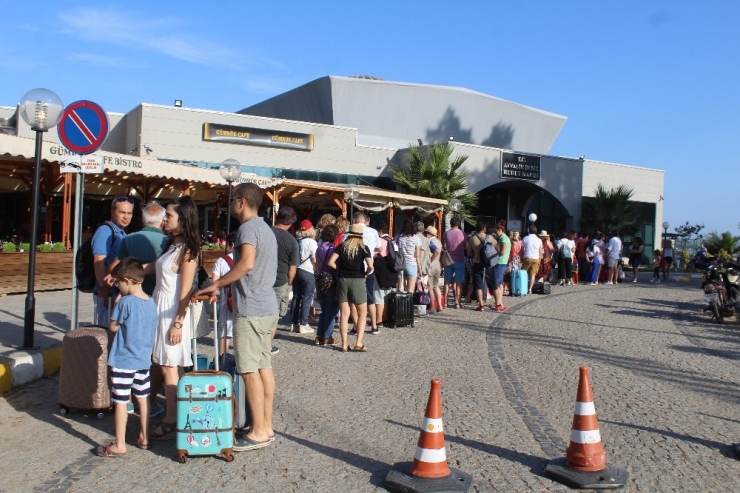 Alışveriş İçin Akın Akın Türkiye’ye Geliyorlar