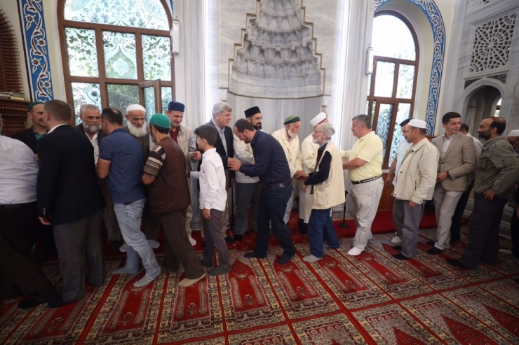 Başkan Karaosmanoğlu: “Bu Bayram Çocukları Özellikle Sevindirelim”