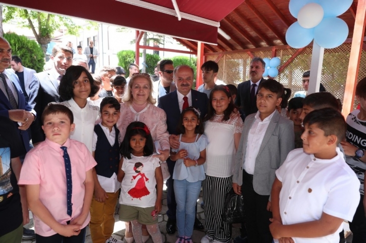 Vali Çakacak Huzurevi Sakinleri Ve Çocuklarla Bayramlaştı