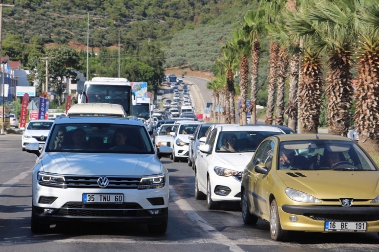 Kuşadası’nda Bayram Yoğunluğu Devam Ediyor