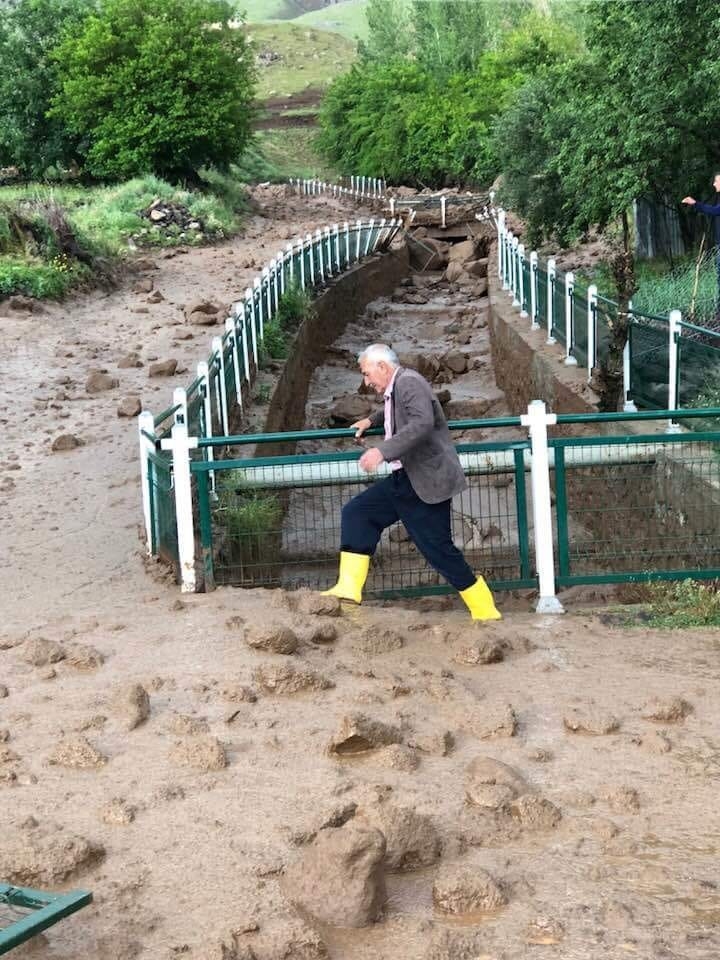 Bingöl’de Dere Taştı, Maddi Hasar Oluştu