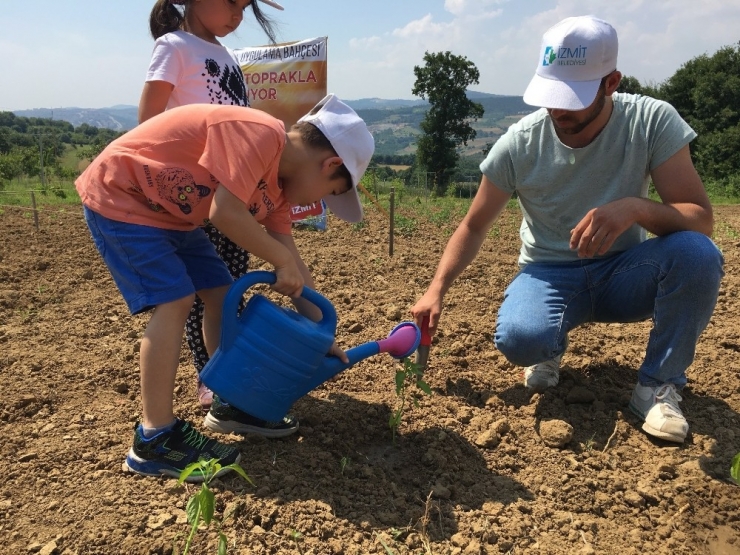 İzmit’te Minik Eller Toprakla Buluştu
