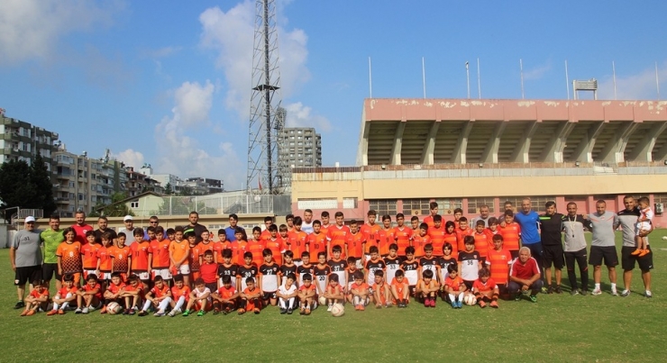 Adanaspor’da Bin 100 Sporcu İle Futbol Şenliği