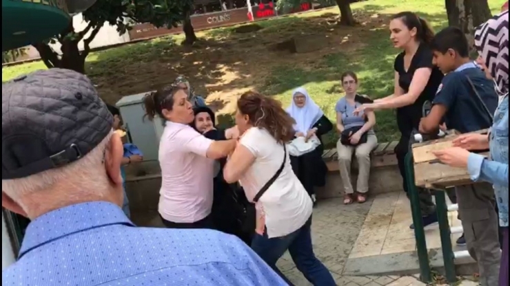 Chp Standında Şehit Annesine Saldırı İddialarına Açıklama