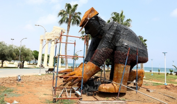 Mersin’de Dev Boyutlarda Botanik Heykeller İnşa Ediliyor