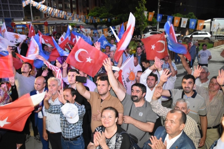 Ak Parti Mkyk Üyesi Baybatur, Yunusemre’de